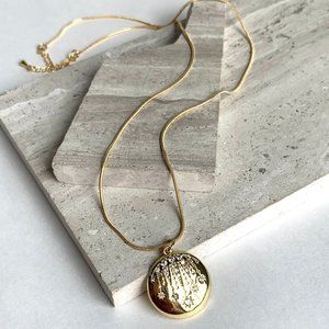 Vintage style Gold Medallion CZ stone Pendant Necklace ~NWT